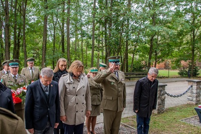 Złożenie wieńców na grobach żołnierzy KOP. 