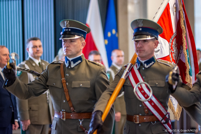 Uroczystość z okazji Narodowego Święta Niepodległości w Komendzie Głównej Straży Granicznej Poczet sztandarowy Straży Granicznej podczas rozpoczęcia uroczystość z okazji Narodowego Święta Niepodległości w Komendzie Głównej Straży Granicznej