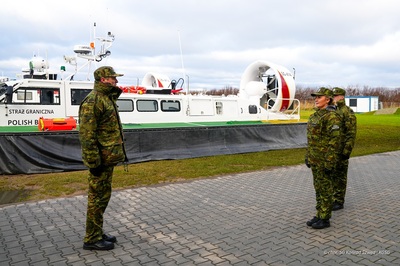 Uroczystość wcielenia do służby nowych poduszkowców. Uroczystość wcielenia do służby nowych poduszkowców.