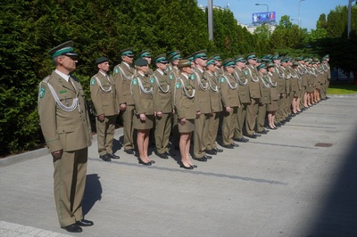 Uczestnicy uroczystej zbiórki z okazji Dnia Flagi Rzeczypospolitej Polskiej w KGSG Uczestnicy uroczystej zbiórki z okazji Dnia Flagi Rzeczypospolitej Polskiej w KGSG
