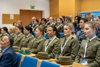 Uczestnicy wydarzenia „Kobiety w służbach mundurowych. Od tradycji do współczesności” Uczestnicy wydarzenia „Kobiety w służbach mundurowych. Od tradycji do współczesności”