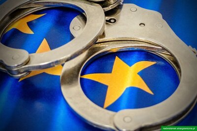 Kajdanki na fladze UE Kajdanki na fladze UE