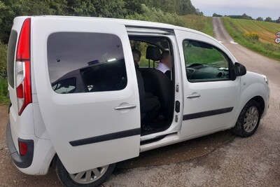 Zatrzymany pojazd wraz z pasażerami Zatrzymany pojazd wraz z pasażerami