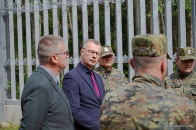 Uczestnicy wizyty na granicy polsko-białoruskiej Uczestnicy wizyty na granicy polsko-białoruskiej
