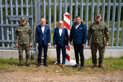 Uczestnicy wizyty na granicy polsko-białoruskiej Uczestnicy wizyty na granicy polsko-białoruskiej