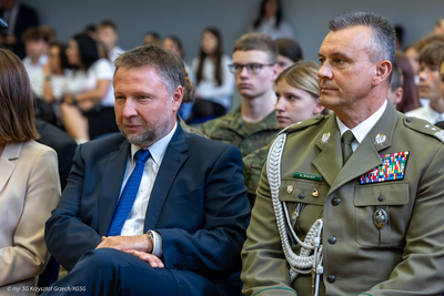 W szkołach średnich ruszyły oddziały mundurowe. W szkołach średnich ruszyły oddziały mundurowe