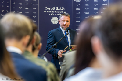 W szkołach średnich ruszyły oddziały mundurowe. W szkołach średnich ruszyły oddziały mundurowe.