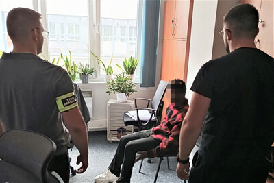 Funkcjonariusze Straży Granicznej podczas wykonywania czynności służbowych Funkcjonariusze Straży Granicznej podczas wykonywania czynności służbowych