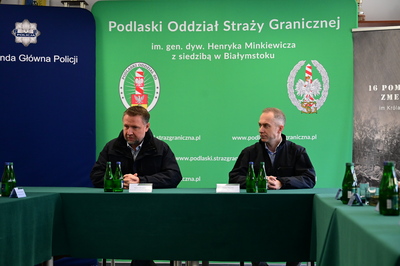 Ministrowie MSWiA i MON na polsko-białoruskiej granicy Ministrowie MSWiA i MON na polsko-białoruskiej granicy