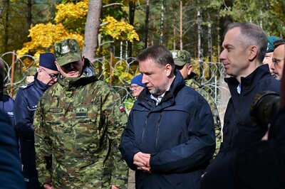 Ministrowie MSWiA i MON na polsko-białoruskiej granicy Ministrowie MSWiA i MON na polsko-białoruskiej granicy