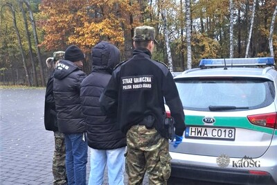 Funkcjonariusze Straży Granicznej podczas wykonywania czynności służbowych Funkcjonariusze Straży Granicznej podczas wykonywania czynności służbowych