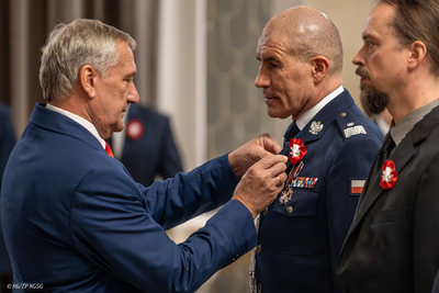 Wyróżnienia i awanse z okazji Święta Niepodległości 