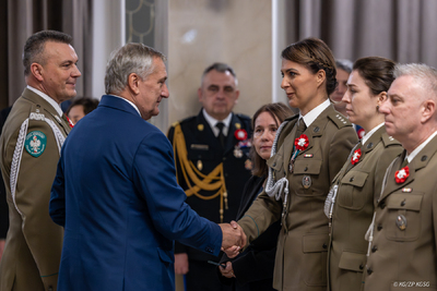 Wyróżnienia i awanse z okazji Święta Niepodległości 