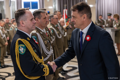 Wyróżnienia i awanse z okazji Święta Niepodległości 