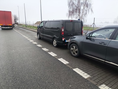 Nielegalni migranci zatrzymani na autostradzie A2. Nielegalni migranci zatrzymani na autostradzie A2.