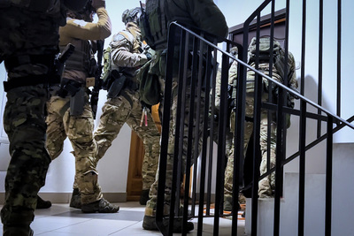 Funkcjonariusze Straży Granicznej podczas wykonywania czynności służbowych Funkcjonariusze Straży Granicznej podczas wykonywania czynności służbowych