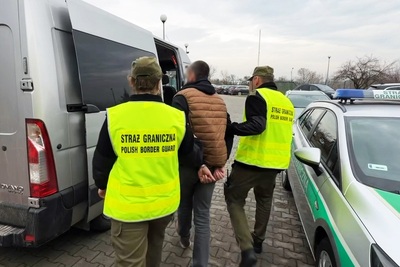 Funkcjonariusze Straży Granicznej podczas wykonywania czynności służbowych Funkcjonariusze Straży Granicznej podczas wykonywania czynności służbowych