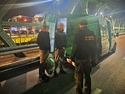 Stwarzali zagrożenie dla bezpieczeństwa. Zostali wydaleni z Polski Stwarzali zagrożenie dla bezpieczeństwa. Zostali wydaleni z Polski