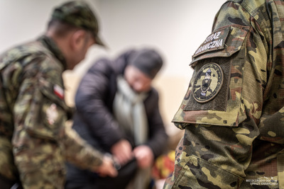 Skazani za rozbój z użyciem niebezpiecznego narzędzia i kradzieże opuścili Polskę 