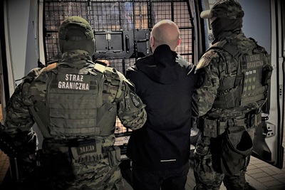 Skazani za rozbój z użyciem niebezpiecznego narzędzia i kradzieże opuścili Polskę 