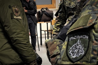 Skazani za rozbój z użyciem niebezpiecznego narzędzia i kradzieże opuścili Polskę 