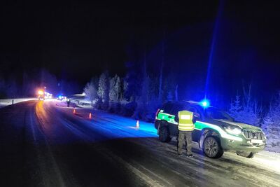 Patrol Straży Granicznej zabezpiecza miejsce wypadku Patrol Straży Granicznej zabezpiecza miejsce wypadku