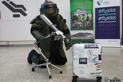 Funkcjonariusz Straży Granicznej podczas działań minersko-pirotechnicznych Funkcjonariusz Straży Granicznej podczas działań minersko-pirotechnicznych