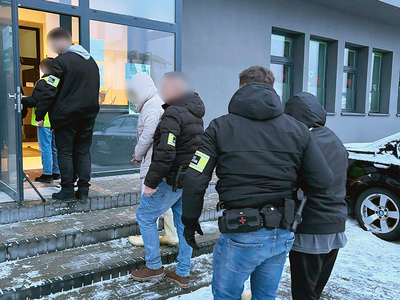 Funkcjonariusze Straży Granicznej podczas wykonywania czynności służbowych Funkcjonariusze Straży Granicznej podczas wykonywania czynności służbowych