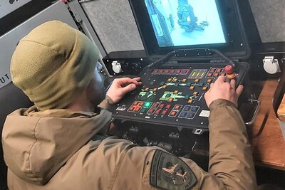 Nocne ćwiczenia antyterrorystyczne na stacji kolejowej w Krakowie-Balicach Nocne ćwiczenia antyterrorystyczne na stacji kolejowej w Krakowie-Balicach