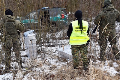 Papierosy przemycane balonem 