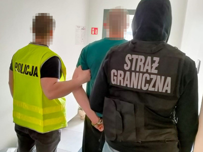 Funkcjonariusze Straży Granicznej i Policji podczas wykonywania czynności służbowych Funkcjonariusze Straży Granicznej i Policji podczas wykonywania czynności służbowych