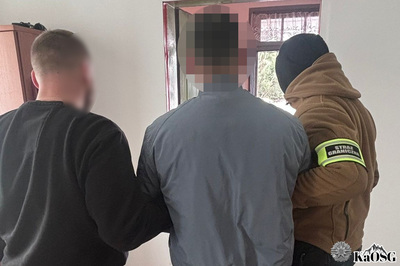 Funkcjonariusze Straży Granicznej podczas wykonywania czynności służbowych Funkcjonariusze Straży Granicznej podczas wykonywania czynności służbowych