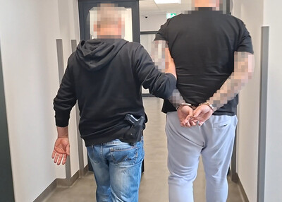 Funkcjonariusz Straży Granicznej podczas wykonywania czynności służbowych Funkcjonariusz Straży Granicznej podczas wykonywania czynności służbowych