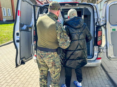 Funkcjonariusze Straży Granicznej podczas wykonywania czynności służbowych Funkcjonariusze Straży Granicznej podczas wykonywania czynności służbowych