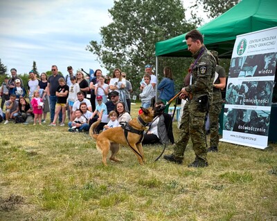 Straż Graniczna na rodzinnym pikniku „Bezpieczne Niebo – Rodzinny Dzień z Dronami” Straż Graniczna na rodzinnym pikniku „Bezpieczne Niebo – Rodzinny Dzień z Dronami”