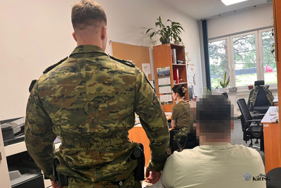 Trzech cudzoziemców z decyzjami powrotowymi, amunicja znaleziona na lotnisku w Krakowie-Balicach Trzech cudzoziemców z decyzjami powrotowymi, amunicja znaleziona na lotnisku w Krakowie-Balicach