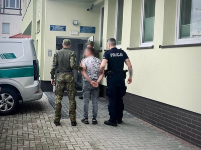 Funkcjonariusze SG z Funkconariuszem Policji Funkcjonariusze SG z Funkconariuszem Policji