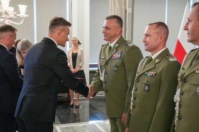 Gen. dyw. SG Robert Bagan odznaczony podczas 25-lecia Urzędu do Spraw Cudzoziemców Gen. dyw. SG Robert Bagan odznaczony podczas 25-lecia Urzędu do Spraw Cudzoziemców