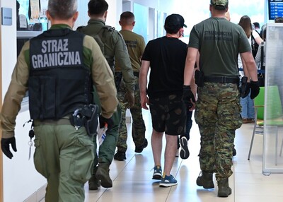 Deportacja z lotniska w Łodzi. Obywatele Gruzji odesłani do kraju Deportacja z lotniska w Łodzi. Obywatele Gruzji odesłani do kraju