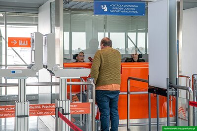 Funkcjonariusze SG podczas czynności służbowych Funkcjonariusze SG podczas czynności służbowych