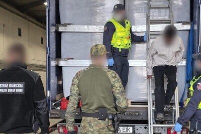 Osoby zatrzymane za nielegalne przekroczenie granicy polsko-litewskiej Osoby zatrzymane za nielegalne przekroczenie granicy polsko-litewskiej