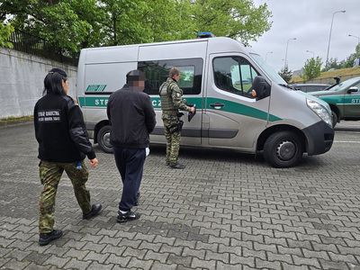 Zatrzymano pięciu poszukiwanych mężczyzn Zatrzymano pięciu poszukiwanych mężczyzn