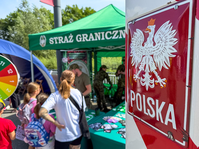 Funkcjonariusze Straży Granicznej podczas pikniku "Oddaj krew na Narodowym" 