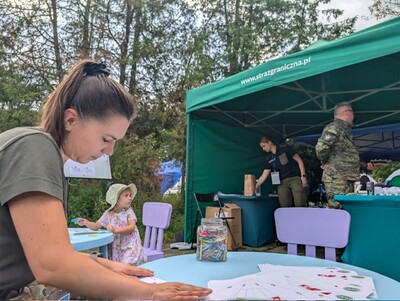 Funkcjonariusze Straży Granicznej podczas pikniku 