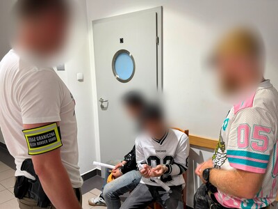 Siedmioro cudzoziemców zatrzymanych w Wólce Kosowskiej Siedmioro cudzoziemców zatrzymanych w Wólce Kosowskiej