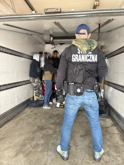 Ciężarówka pełna migrantów zatrzymana na A2