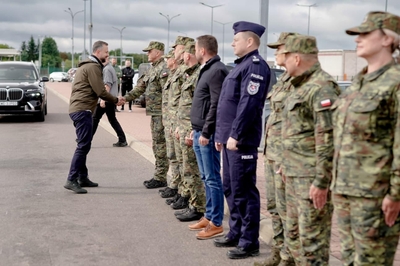 Wizyta Ministrów Obrony Narodowej oraz Spraw Wewnętrznych i Administracji na granicy polsko-ukraińskiej Wizyta Ministrów Obrony Narodowej oraz Spraw Wewnętrznych i Administracji na granicy polsko-ukraińskiej