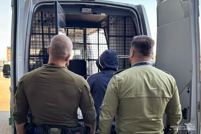 Czterech migrantów ukrytych w ciężarówce. Wspólna akcja Straży Granicznej i Policji na Podkarpaciu Czterech migrantów ukrytych w ciężarówce. Wspólna akcja Straży Granicznej i Policji na Podkarpaciu