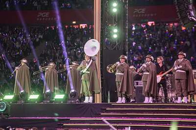 Orkiestra Reprezentacyjna Straży Granicznej na scenie PGE Narodowego Orkiestra Reprezentacyjna Straży Granicznej na scenie PGE Narodowego