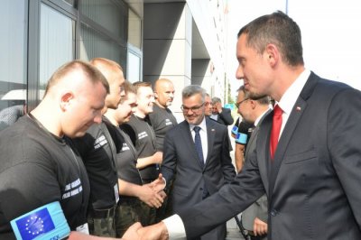 wiceminister Tomasz Zdzikot i funkcjonariusze SG przebywający na misji w Bułgarii 